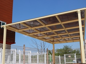 폴리카보네이트 시공과 창고견사 재정비 공사가 모두 완료되었습니다. 